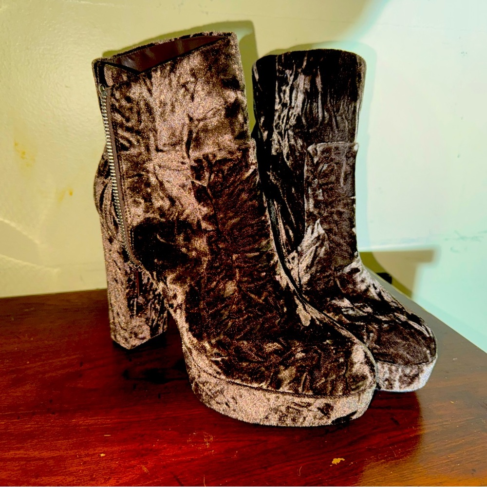 Gianni Bini velvet platform boots